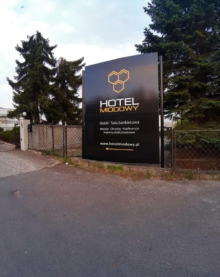 Hotel Miodowy Dzierzoniow Exterior photo